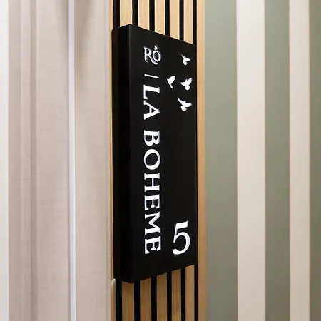 Roby's Boutique - Luxury * كاتانيا
