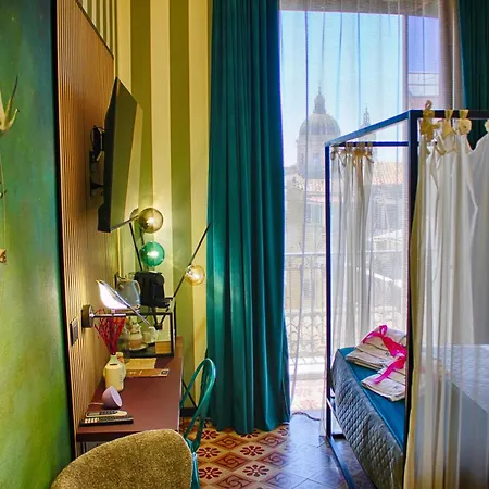Roby's Boutique - Luxury * كاتانيا
